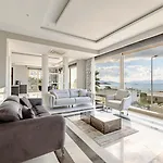Private Luxury In With Pool, Sauna & Stunning Sea View *