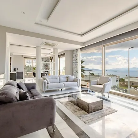 Private Luxury In With Pool, Sauna & Stunning Sea View *