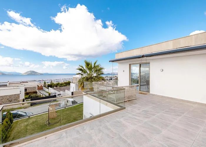 Private Luxury In With Pool, Sauna & Stunning Sea View
